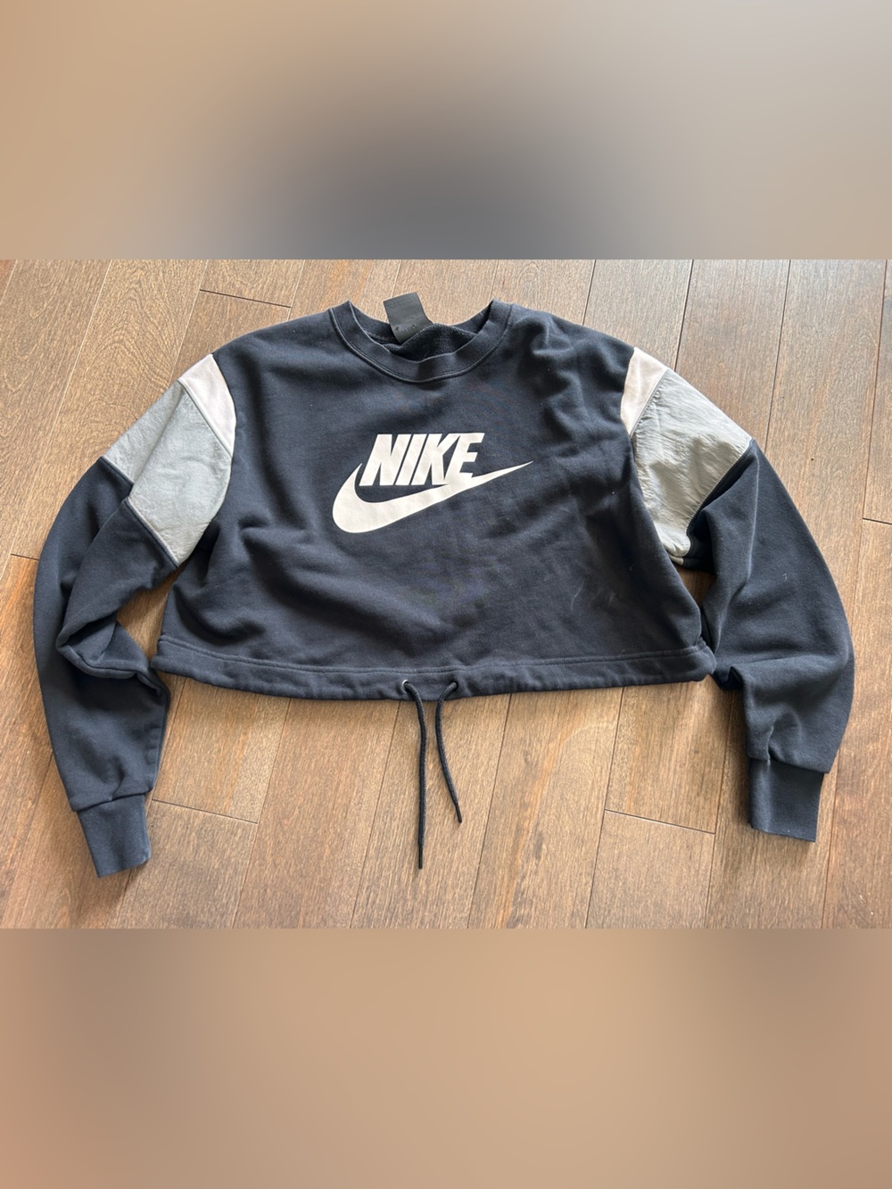 Nike Black Cropped Sweatshirt with Contrast Sleeves size M